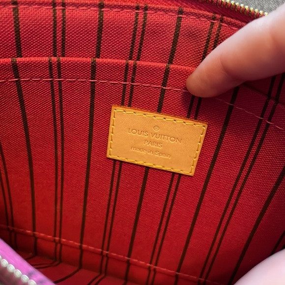 Louis Vuitton Neverfull MM Pochette - Picture 7 of 9